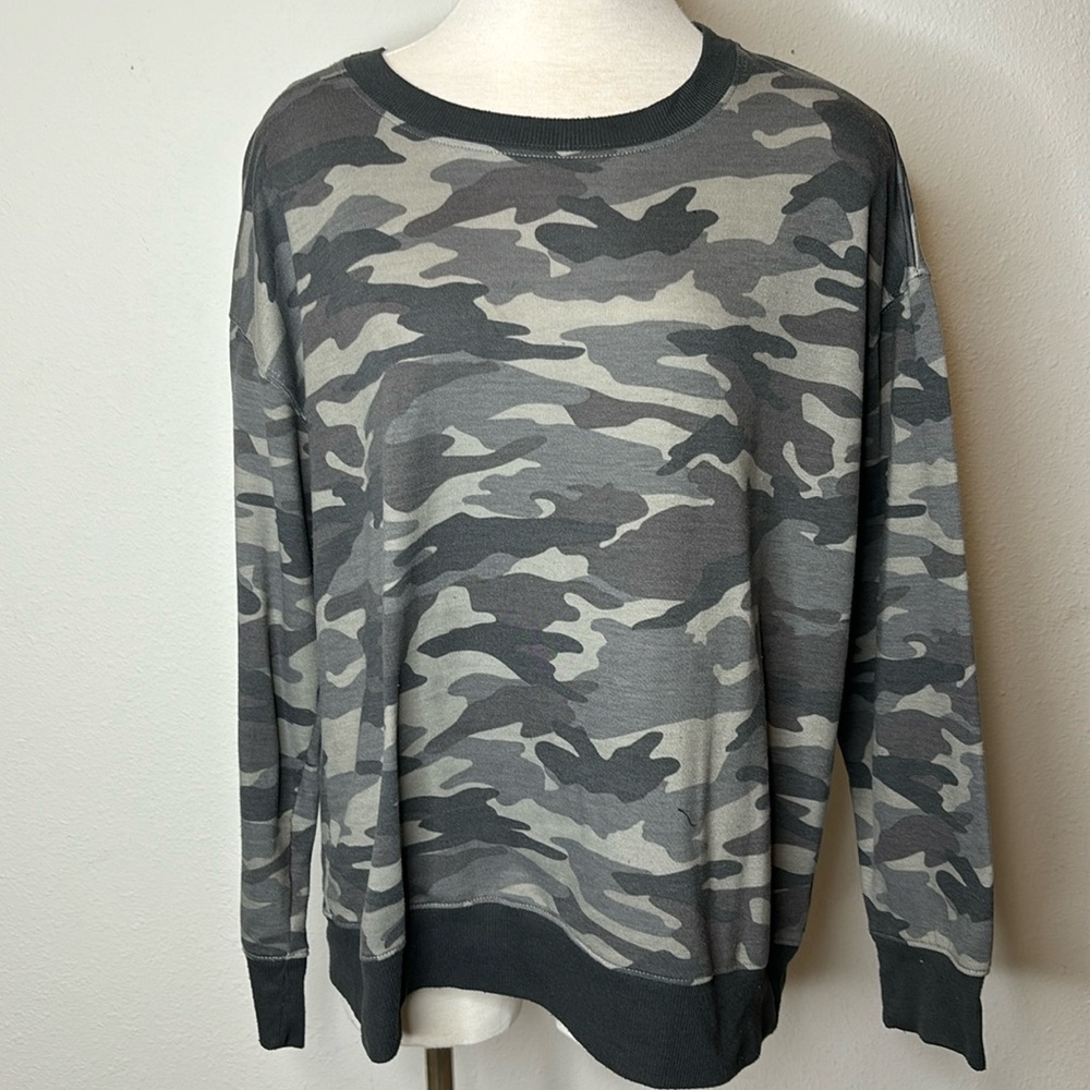 Splendid size Large Gray Camo Print Sweatshirt
